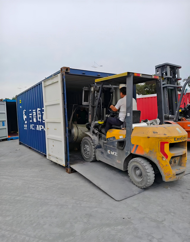 自卸车